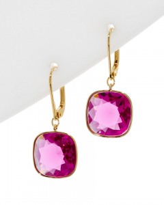 des boucles d'oreilles 8 fushia